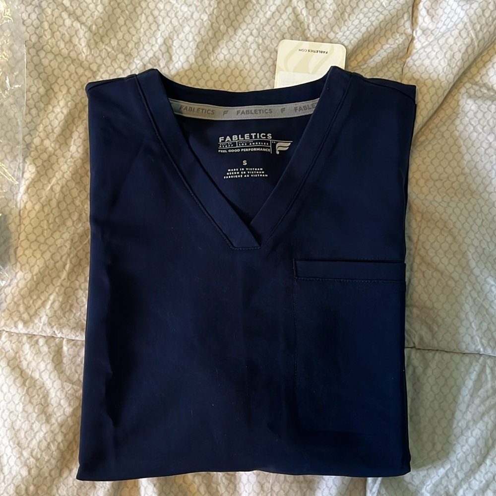 Brand new navy Fabletics 1 pocket scrub top! Size S stretchy performance wear